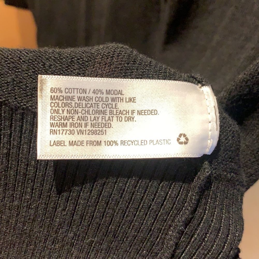 EUC Basic black sweater - Picture 6 of 6